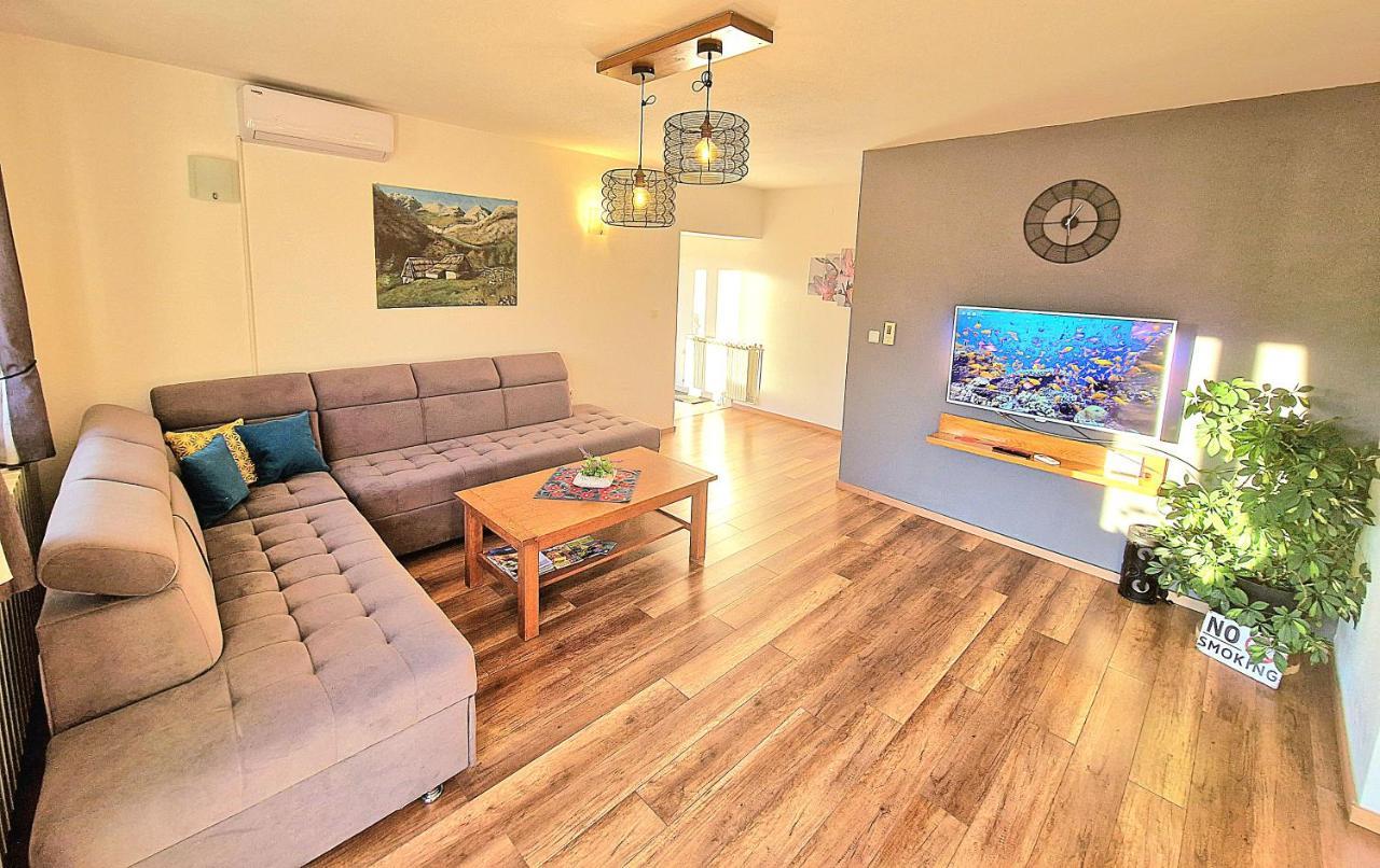 Holiday Home Melani Sinac Ngoại thất bức ảnh